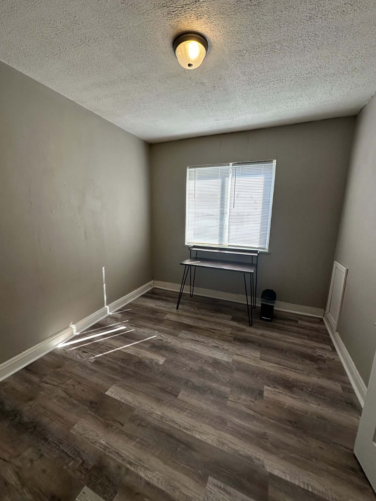 Spacious 2 BR Apartment in Quiet Neighborhood - Photo 4