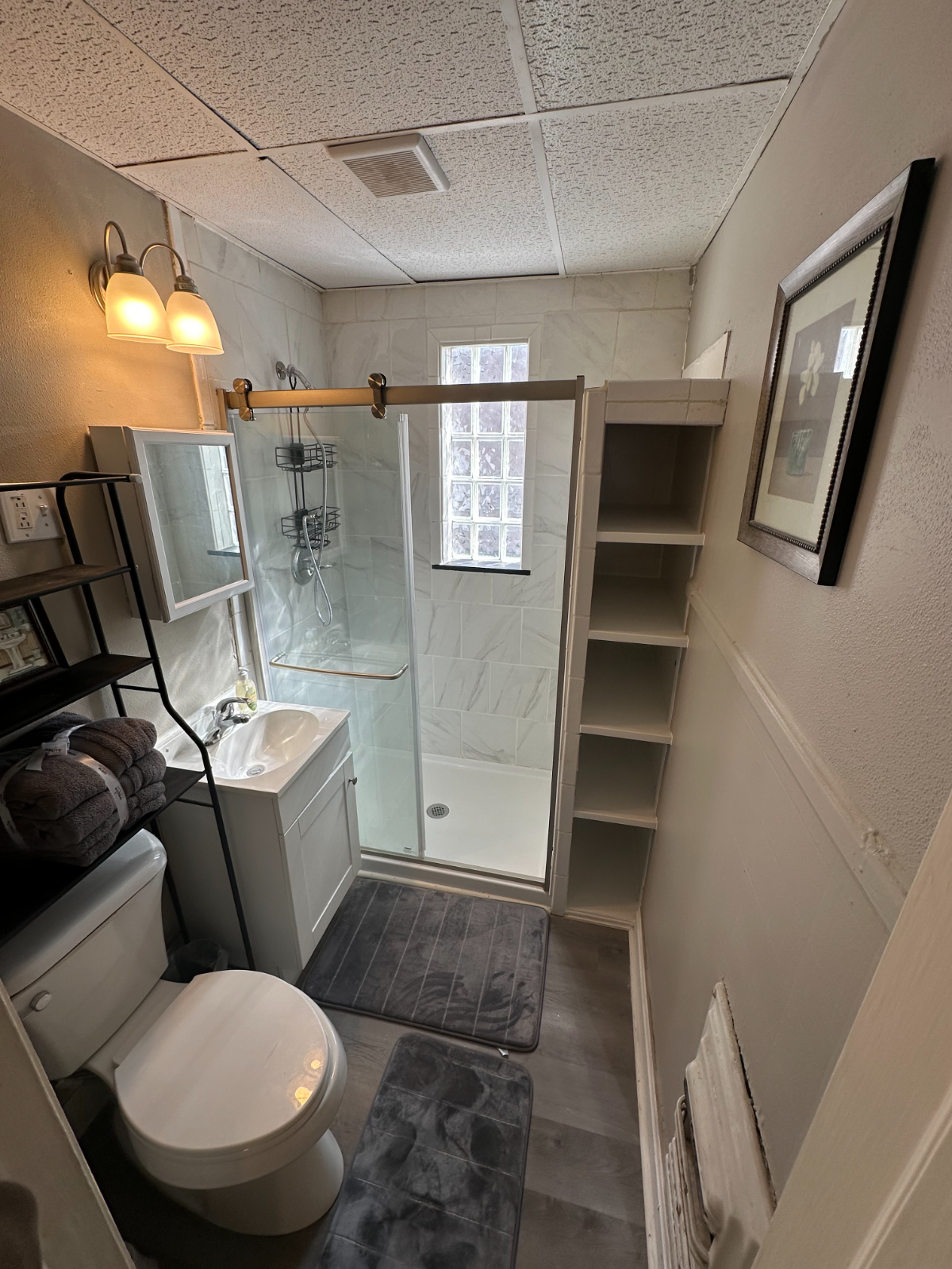 Spacious 2 BR Apartment in Quiet Neighborhood - Photo 5