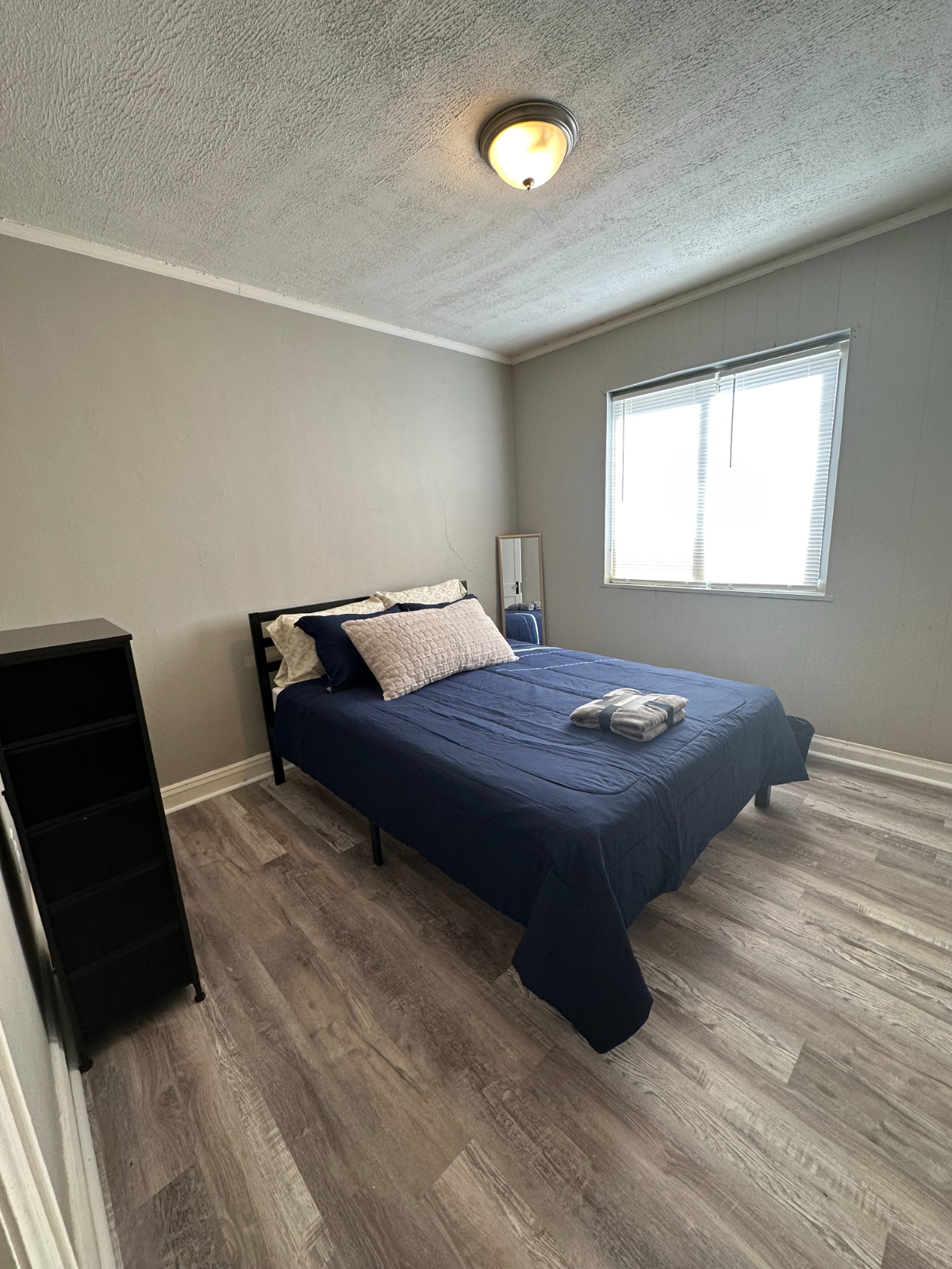 Spacious 2 BR Apartment in Quiet Neighborhood - Photo 3