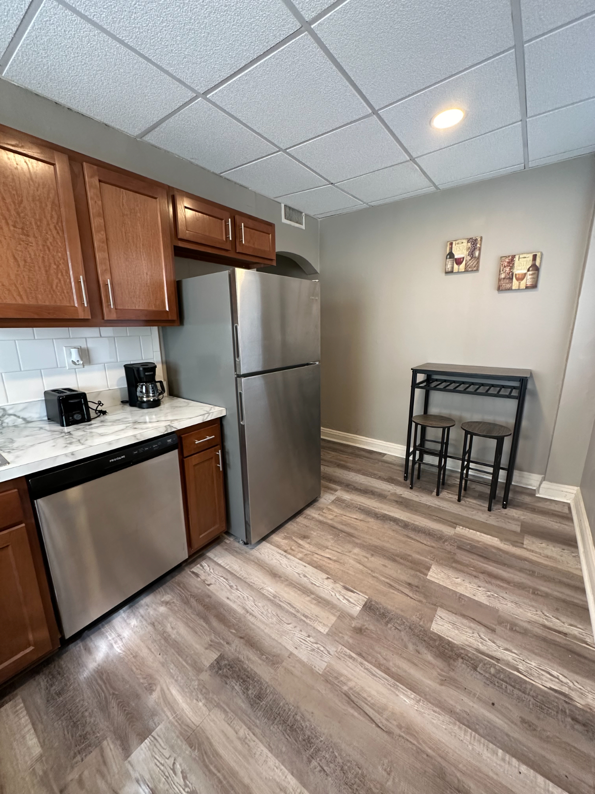 Spacious 2 BR Apartment in Quiet Neighborhood - Photo 7