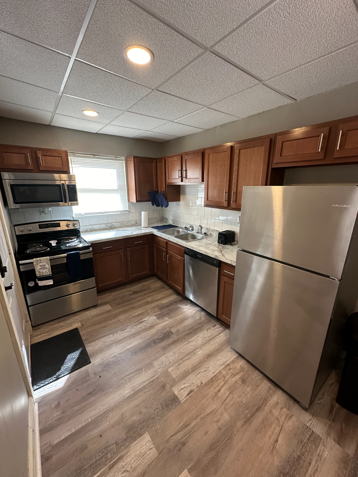Spacious 2 BR Apartment in Quiet Neighborhood - Photo 6