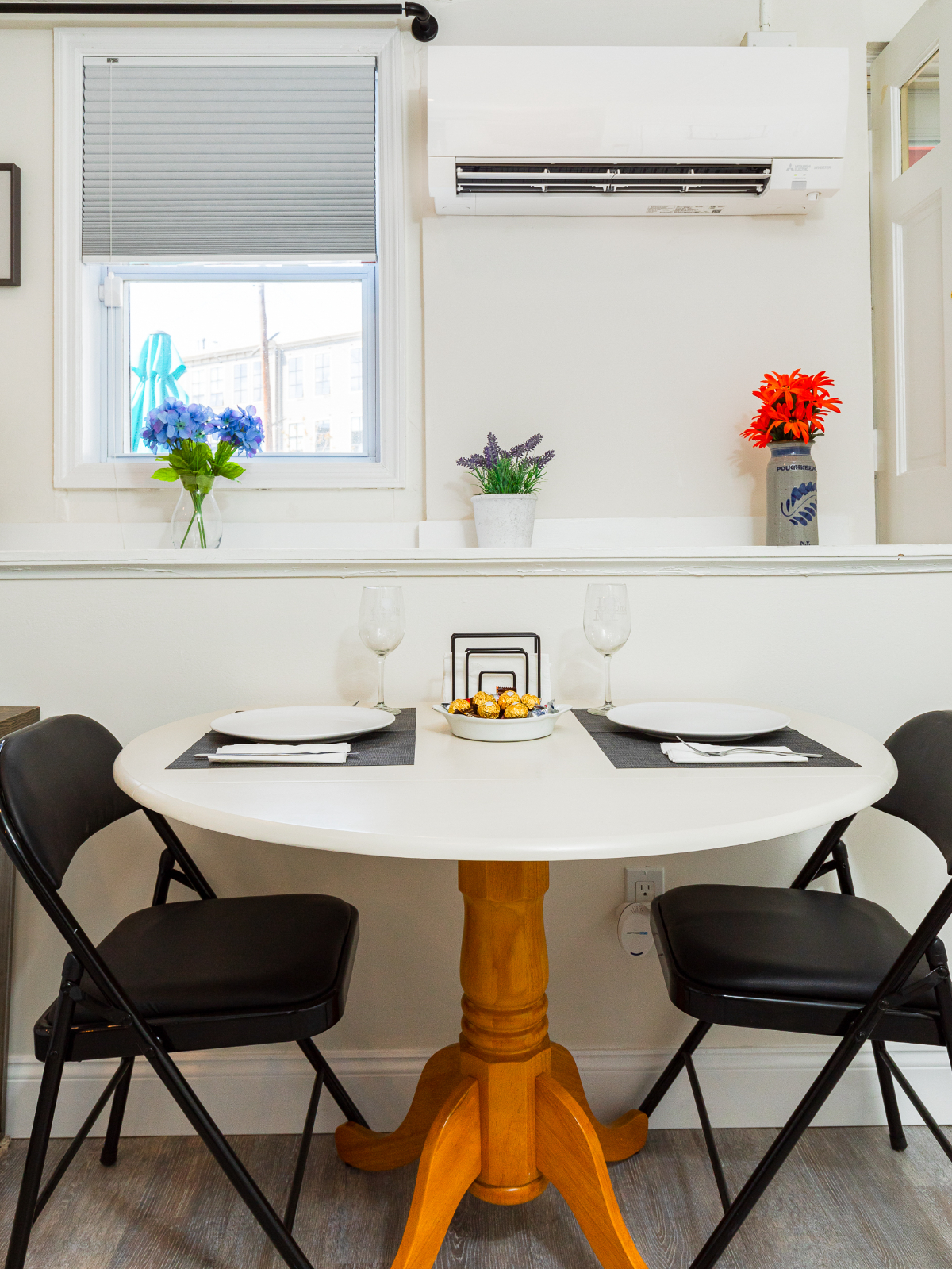 The Cozy Nest Studio  in the Heart of it All - Union Street Historical District - Poughkeepsie - Photo 11