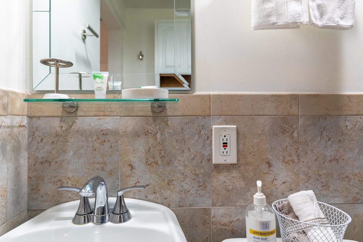 The Cozy Nest Studio  in the Heart of it All - Union Street Historical District - Poughkeepsie - Photo 7
