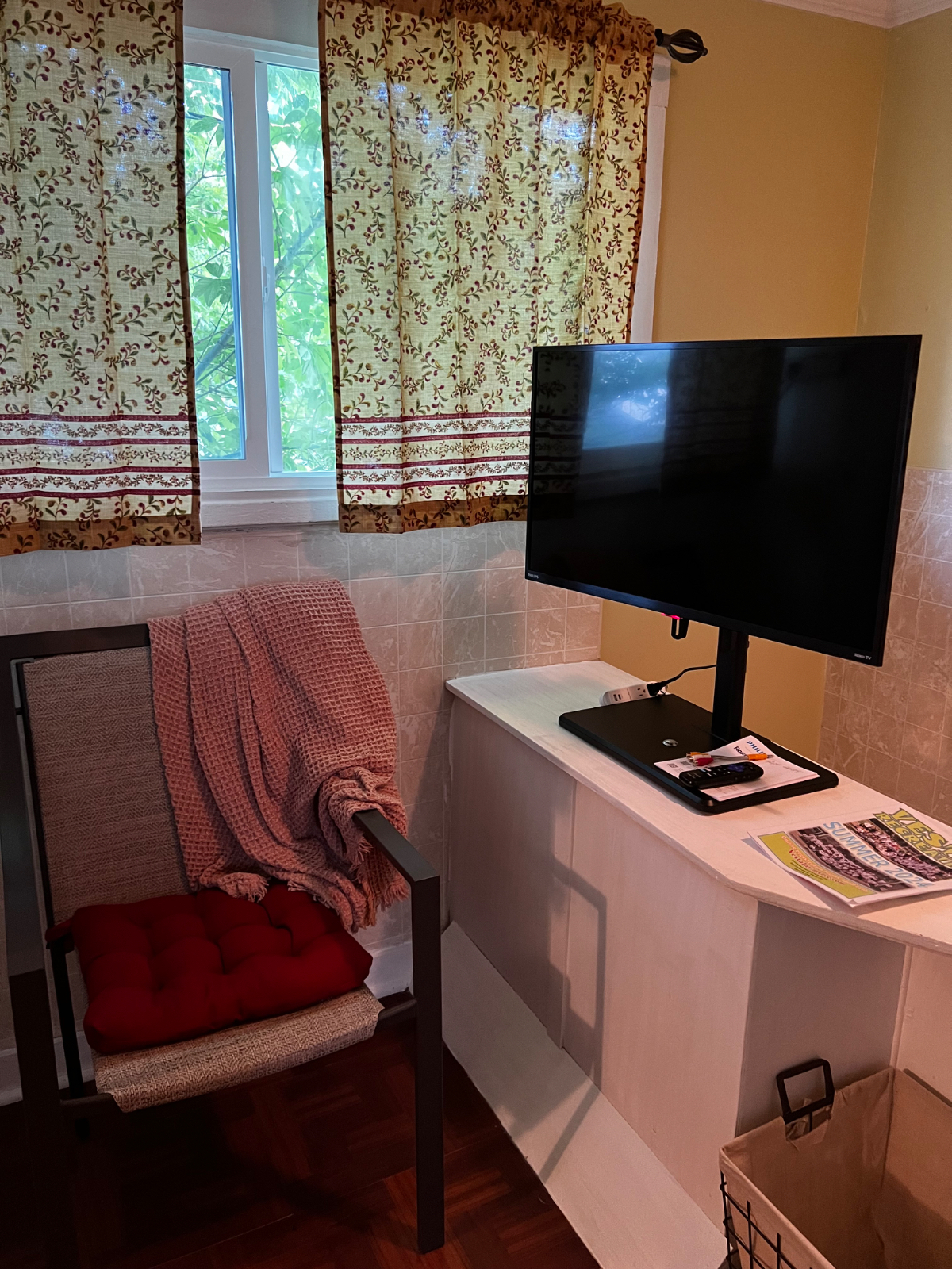 1 Bedroom Efficiency Apartment - Photo 1