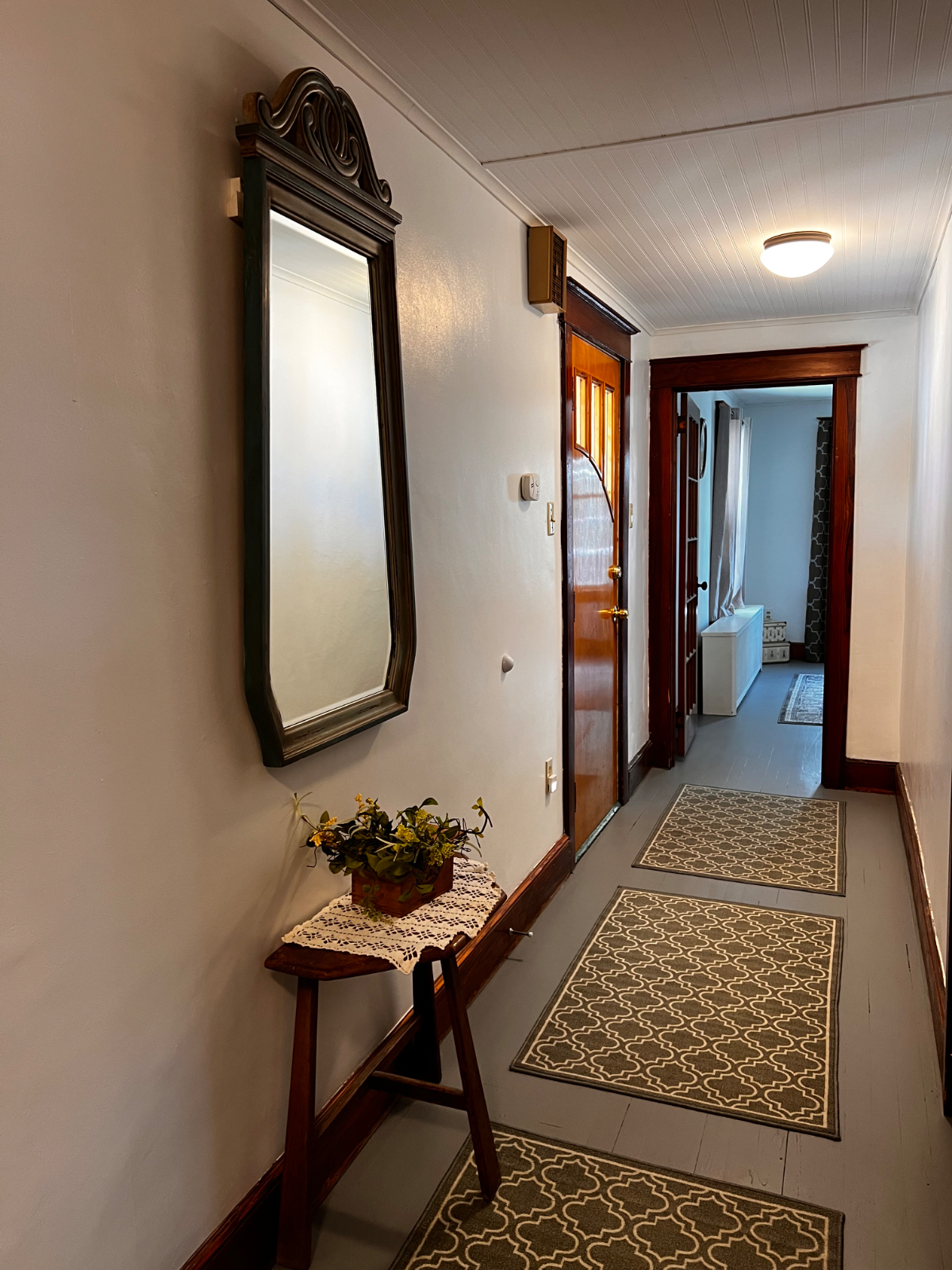 1 Bedroom Efficiency Apartment - Photo 6