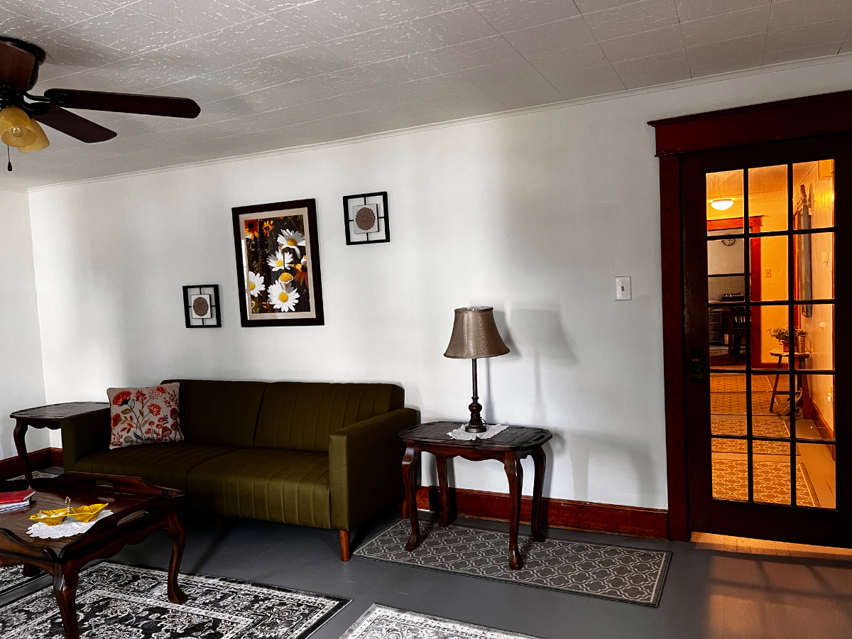 1 Bedroom Efficiency Apartment - Photo 9