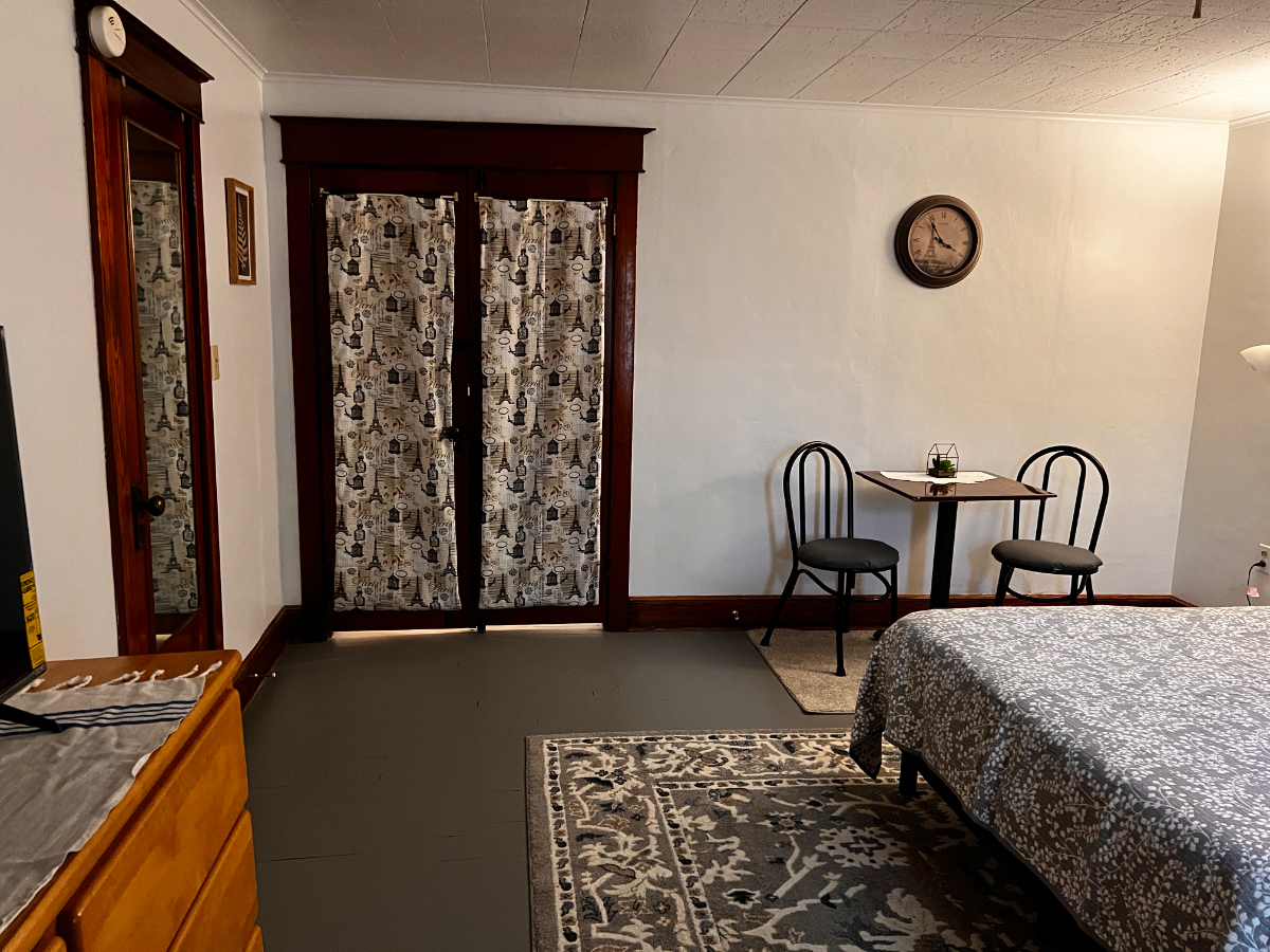 1 Bedroom Efficiency Apartment - Photo 11