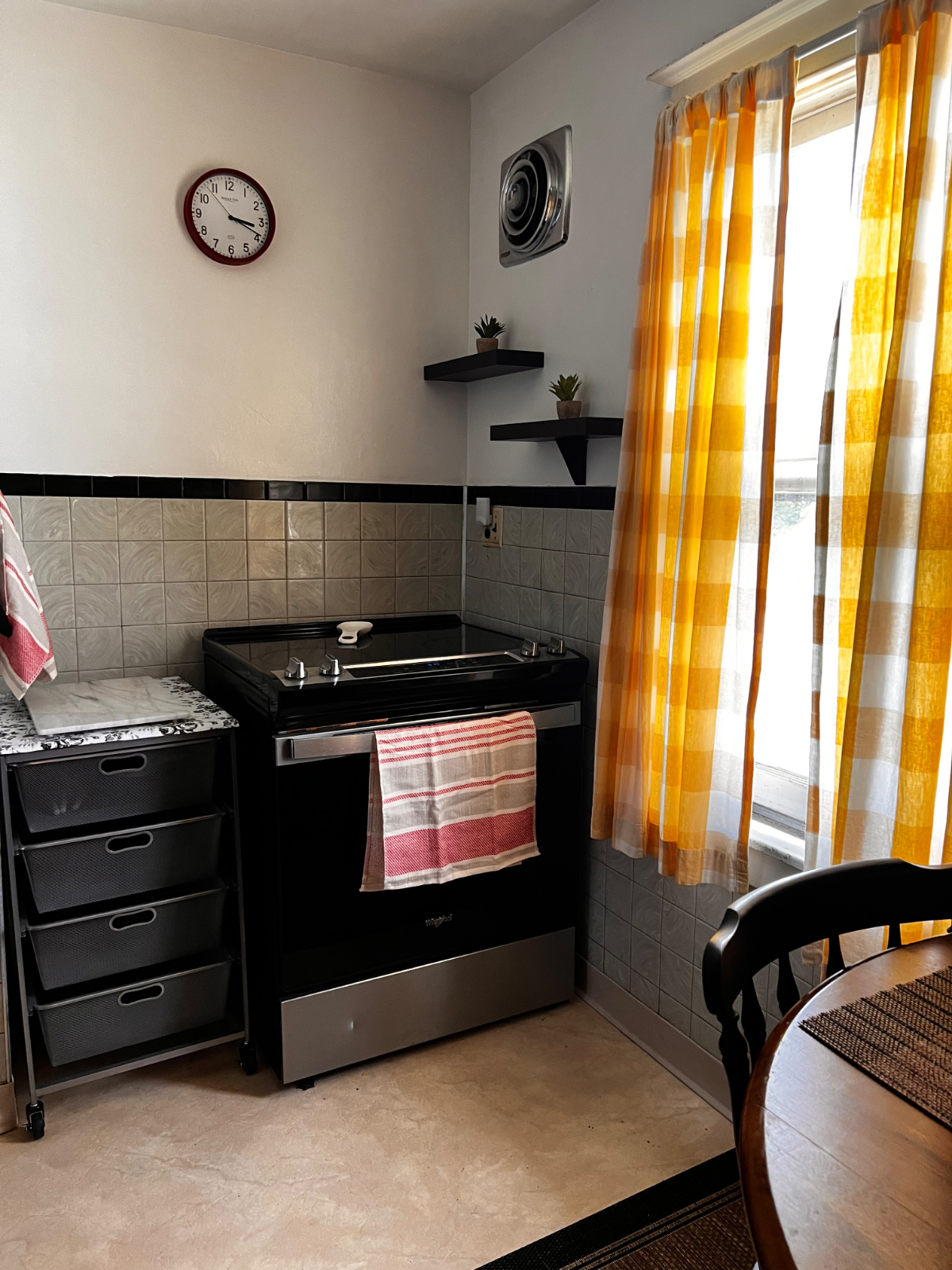 1 Bedroom Efficiency Apartment - Photo 4