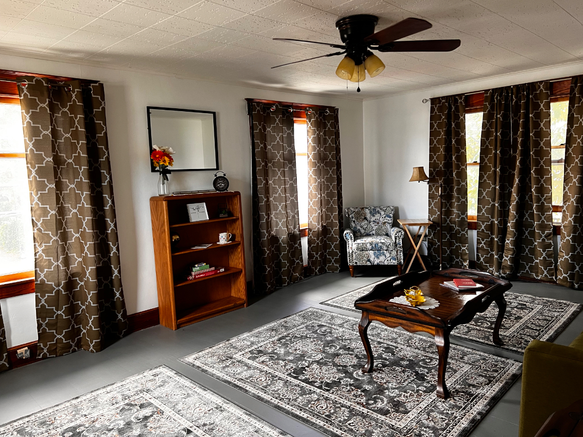 1 Bedroom Efficiency Apartment - Photo 7