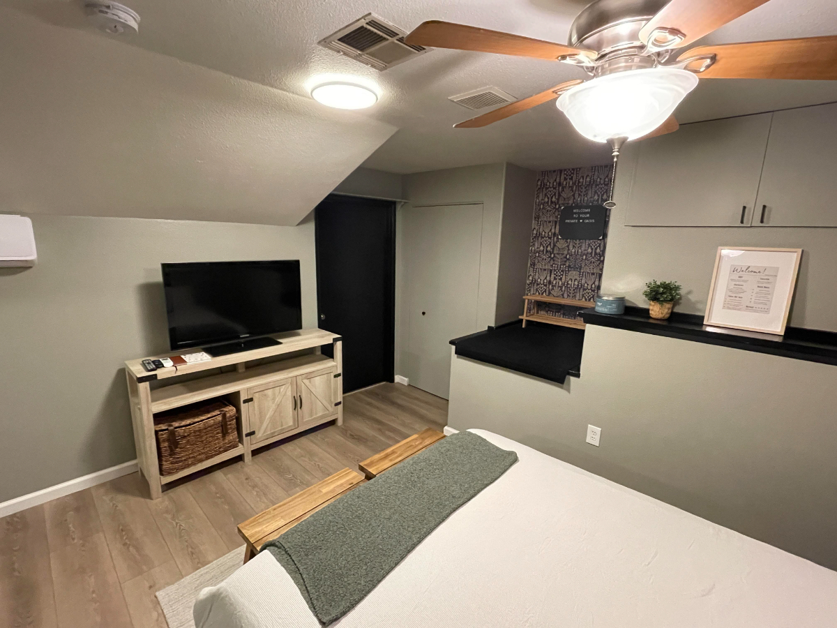 Cozy Private Suite in Mission Valley with Parking/Pool/Jacuzzi - Photo 3