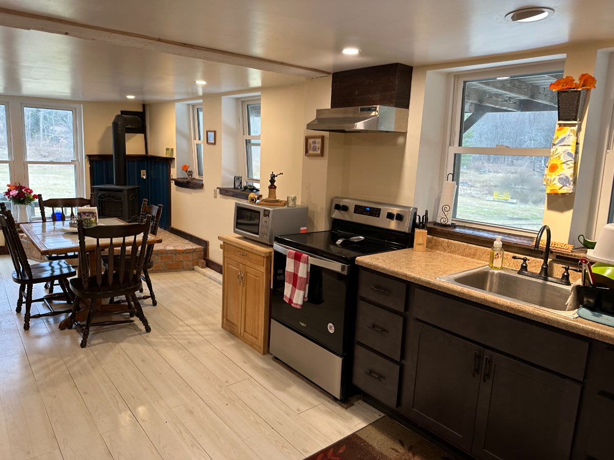 Cozy and Comfortable Apartment with Beautiful Outdoor Space Available for Rent - Photo 6
