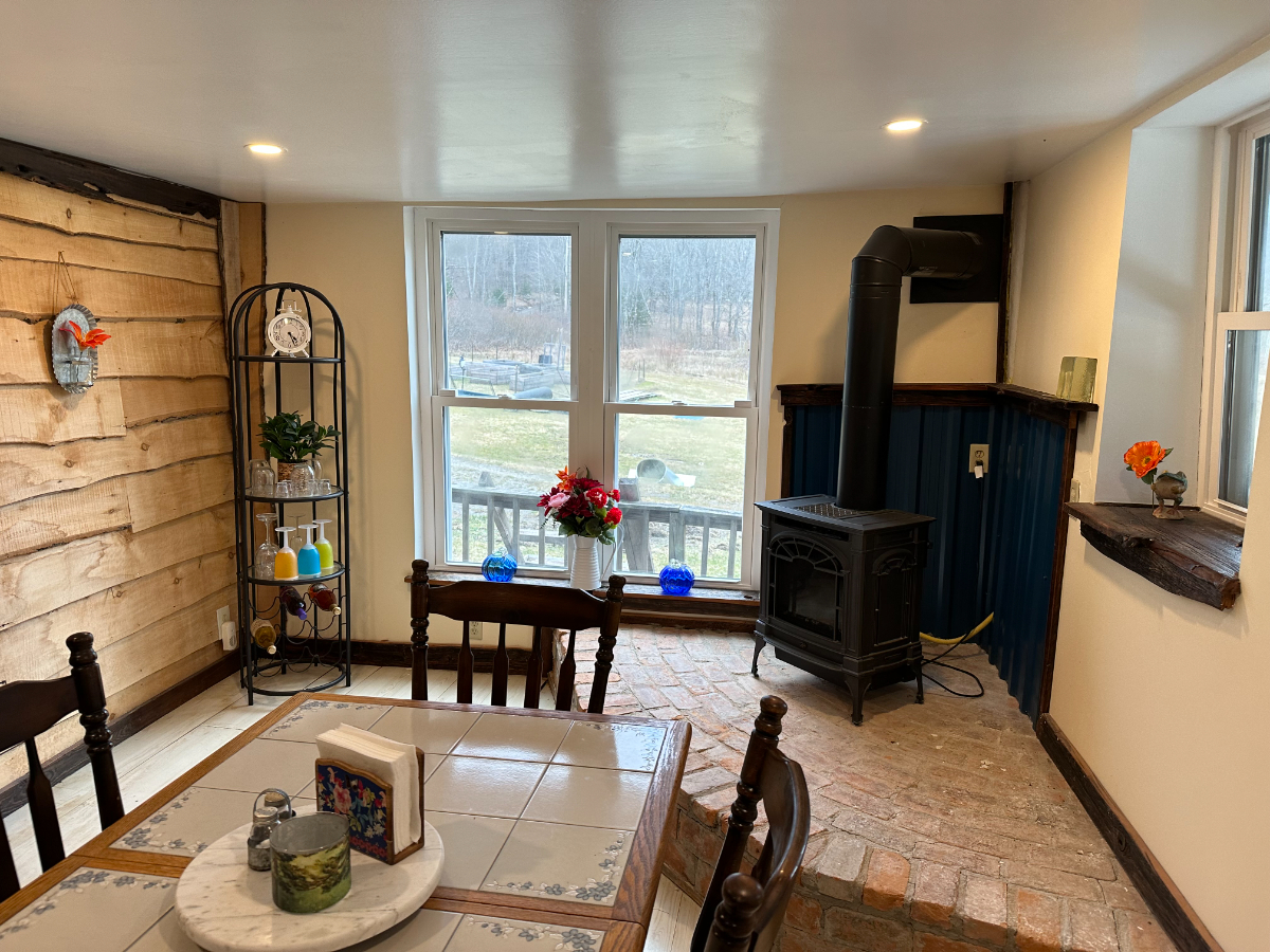 Cozy and Comfortable Apartment with Beautiful Outdoor Space Available for Rent - Photo 5