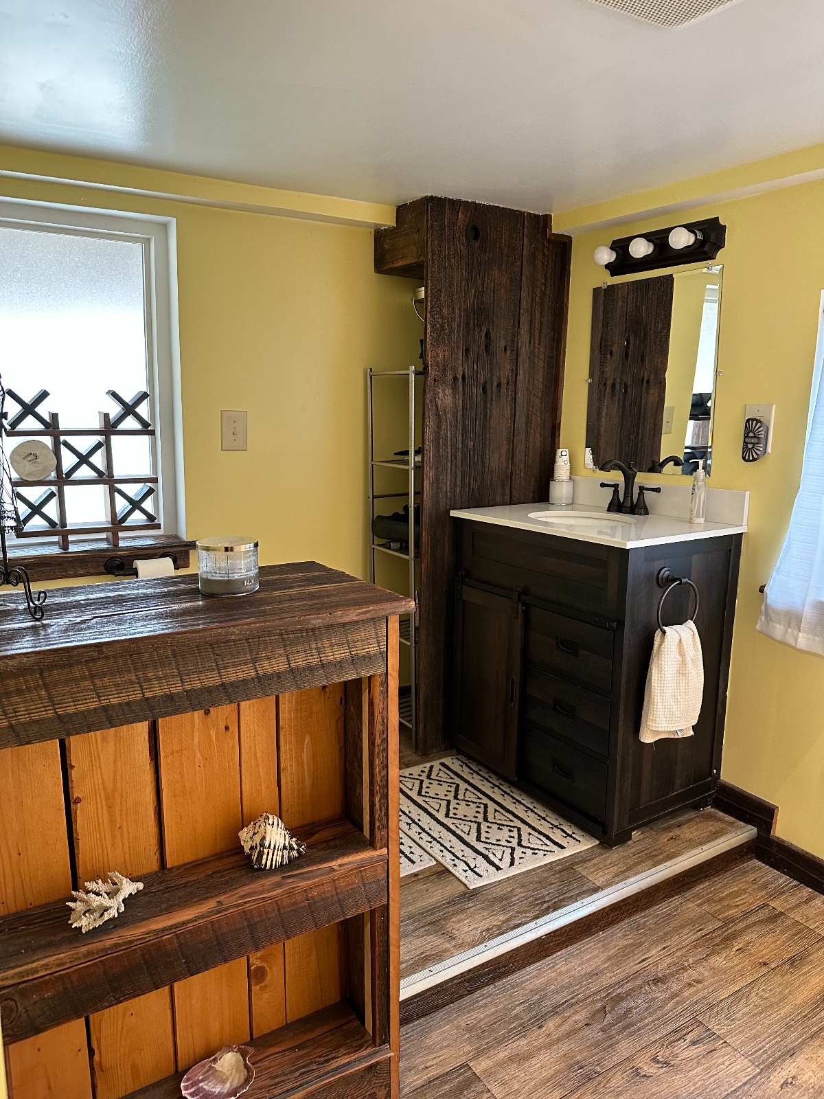 Cozy and Comfortable Apartment with Beautiful Outdoor Space Available for Rent - Photo 10