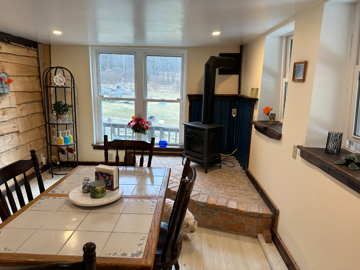 Cozy and Comfortable Apartment with Beautiful Outdoor Space Available for Rent - Photo 4