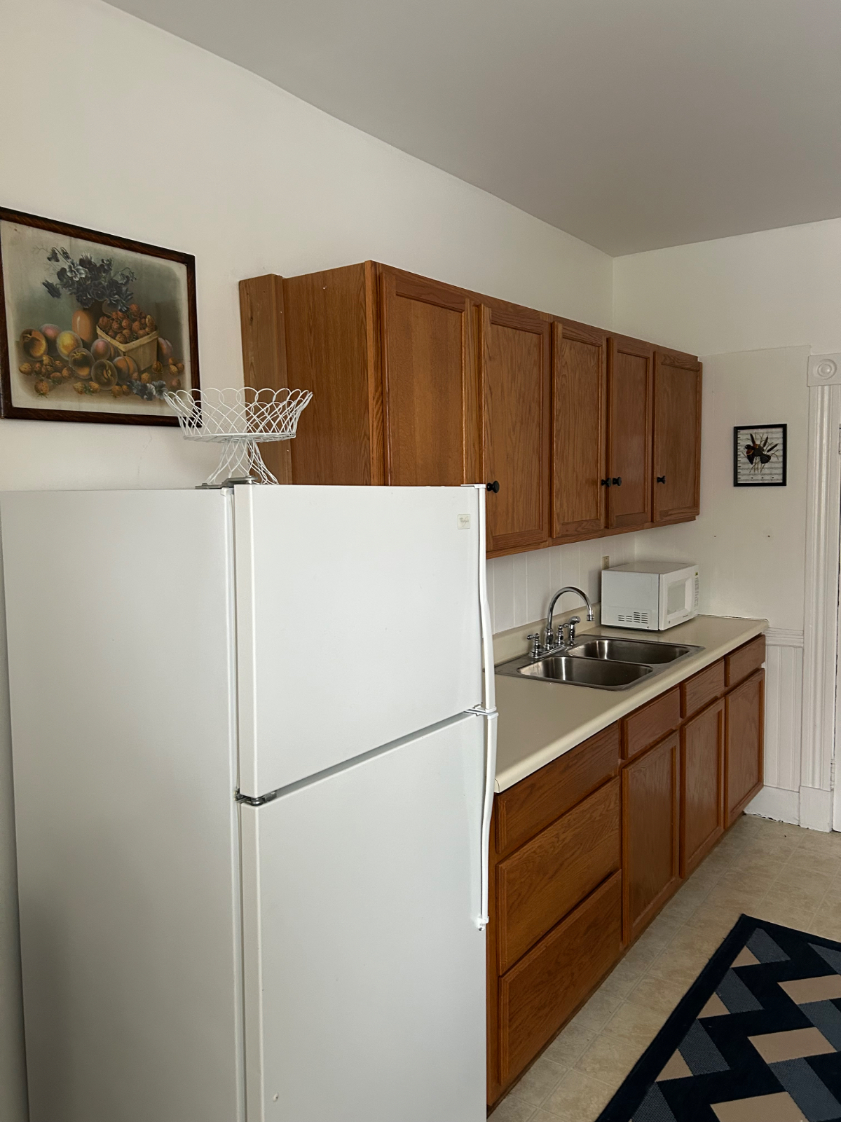 2nd FL 1 Bdrm Apt. w/ washer & dryer, All Utilities Included - Photo 2
