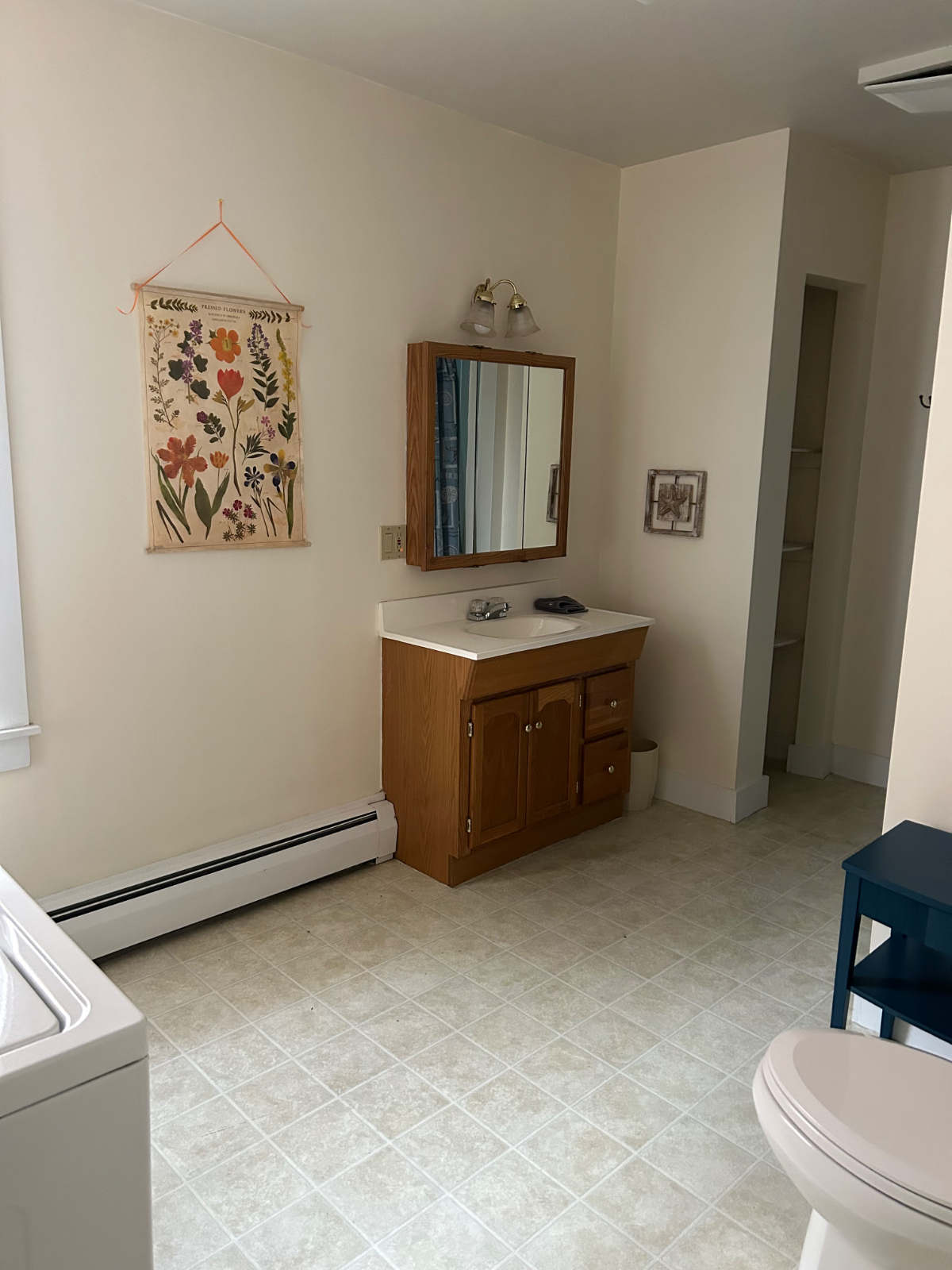 2nd FL 1 Bdrm Apt. w/ washer & dryer, All Utilities Included - Photo 3