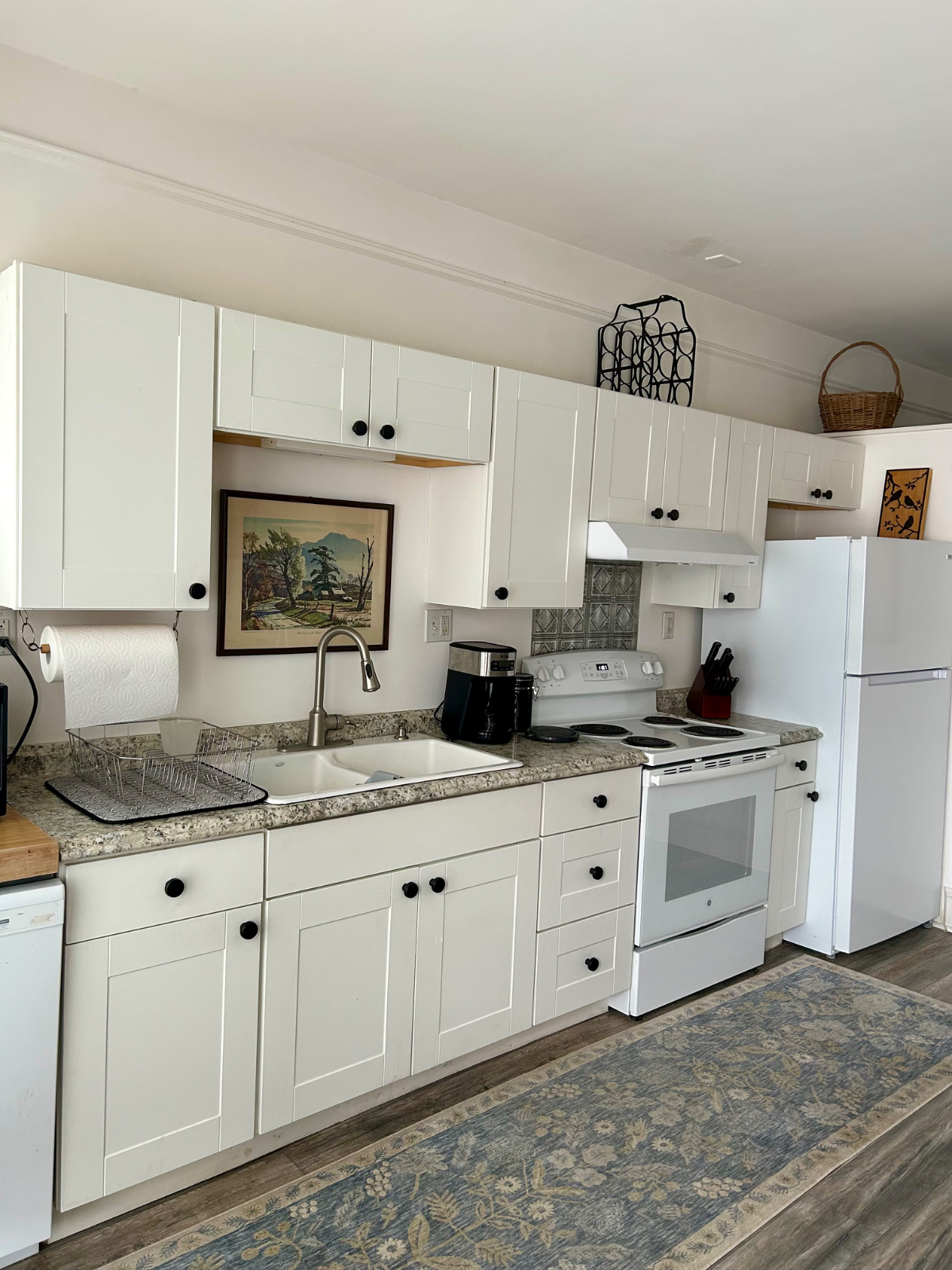 2nd FL 1 Bdrm Apt. w/ washer & dryer, All Utilities Included - Photo 2