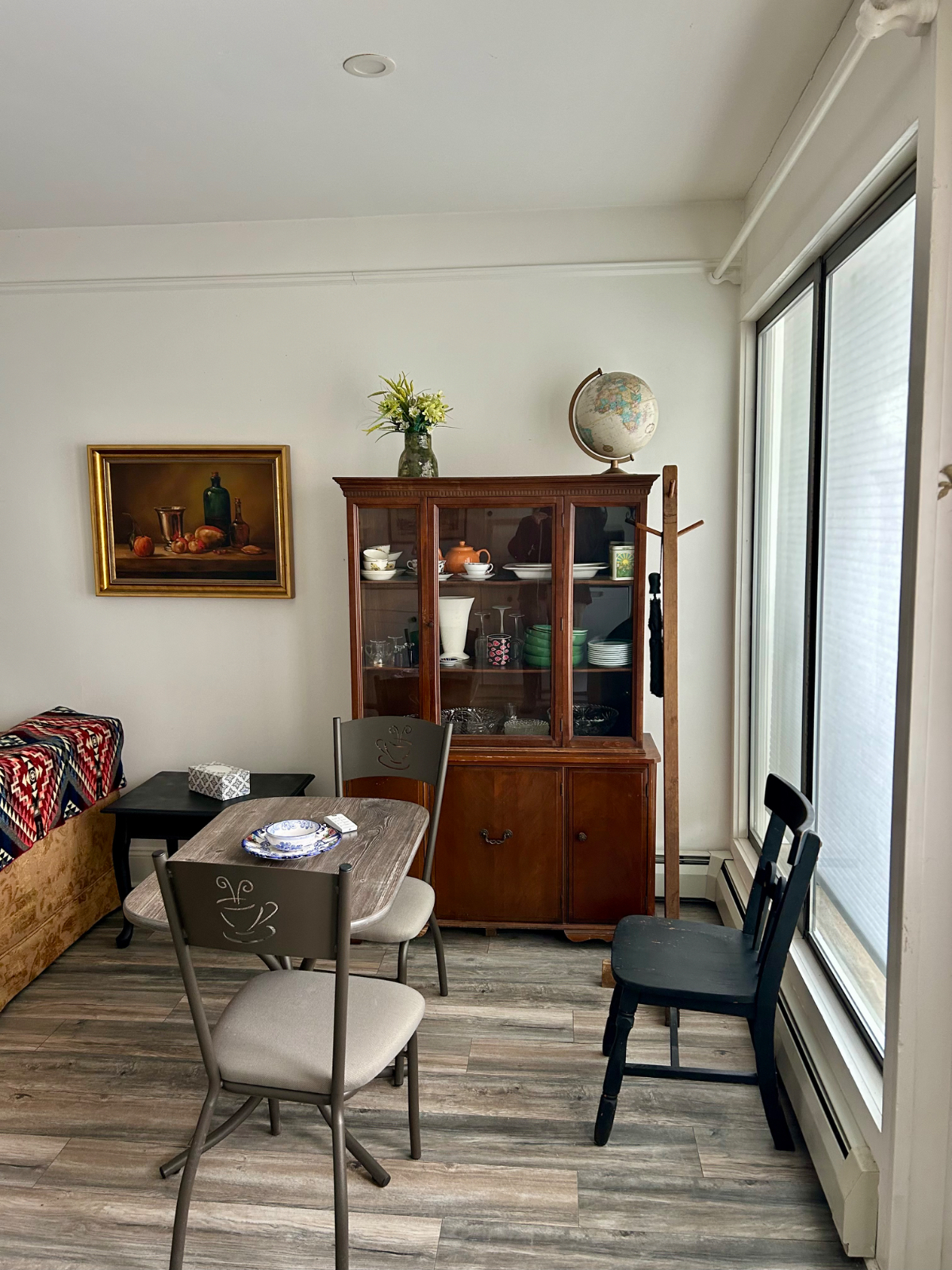 2nd FL 1 Bdrm Apt. w/ washer & dryer, All Utilities Included - Photo 4
