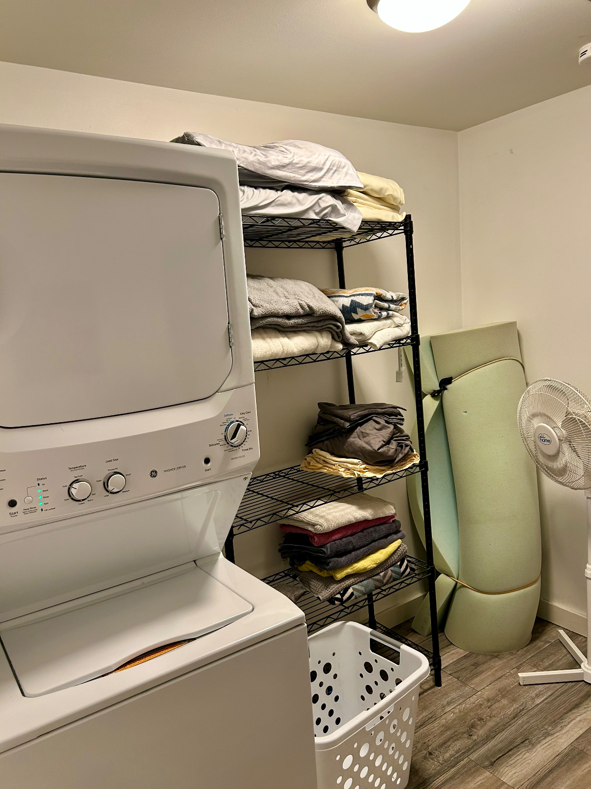 2nd FL 1 Bdrm Apt. w/ washer & dryer, All Utilities Included - Photo 6