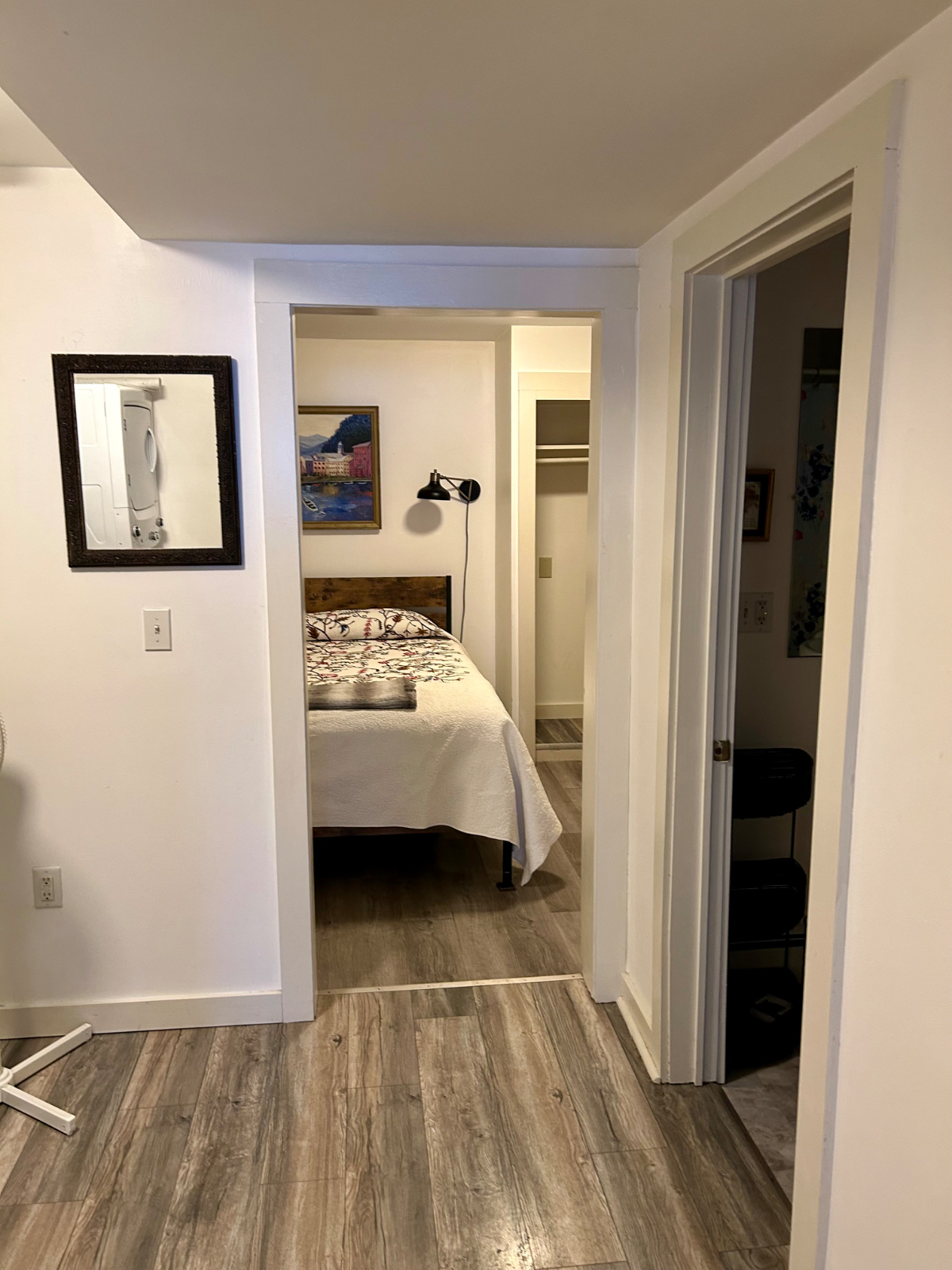 2nd FL 1 Bdrm Apt. w/ washer & dryer, All Utilities Included - Photo 7