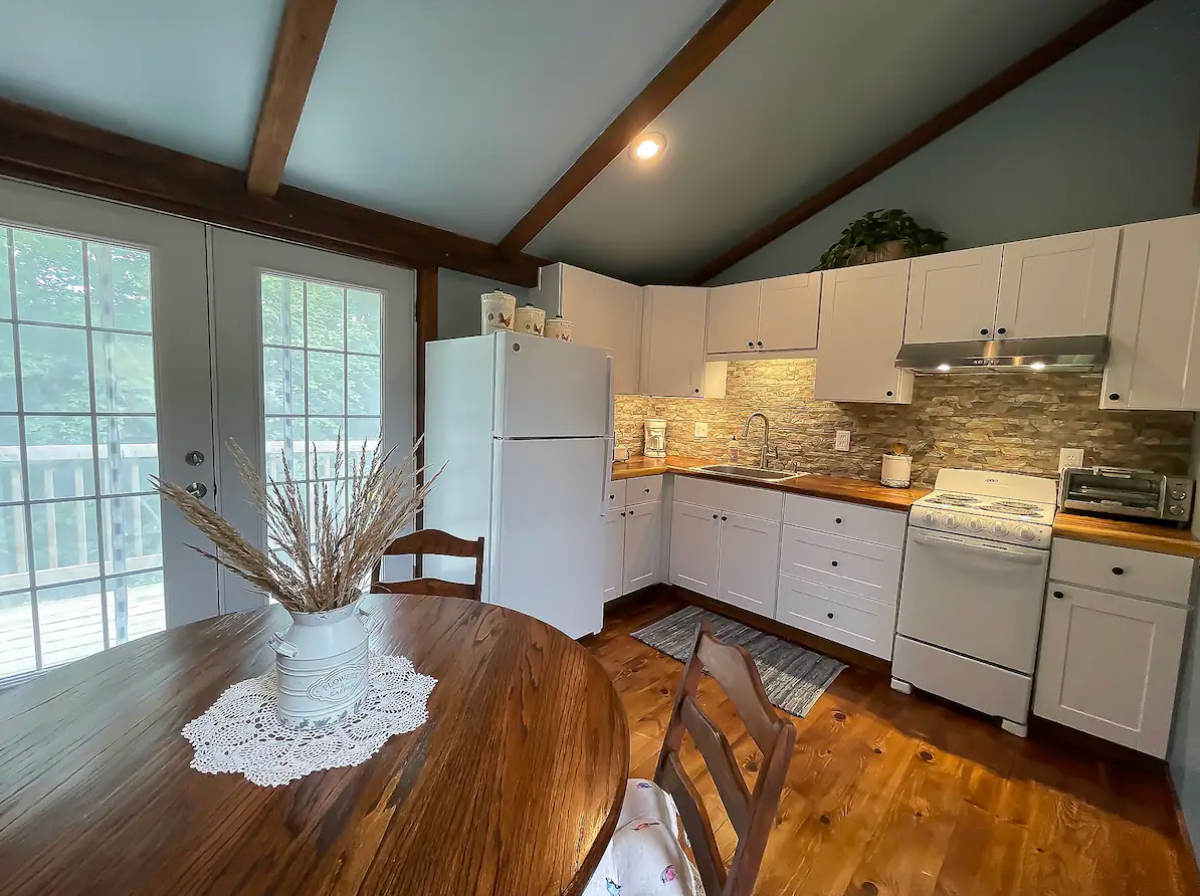 1-Bedroom Cottage - Photo 8