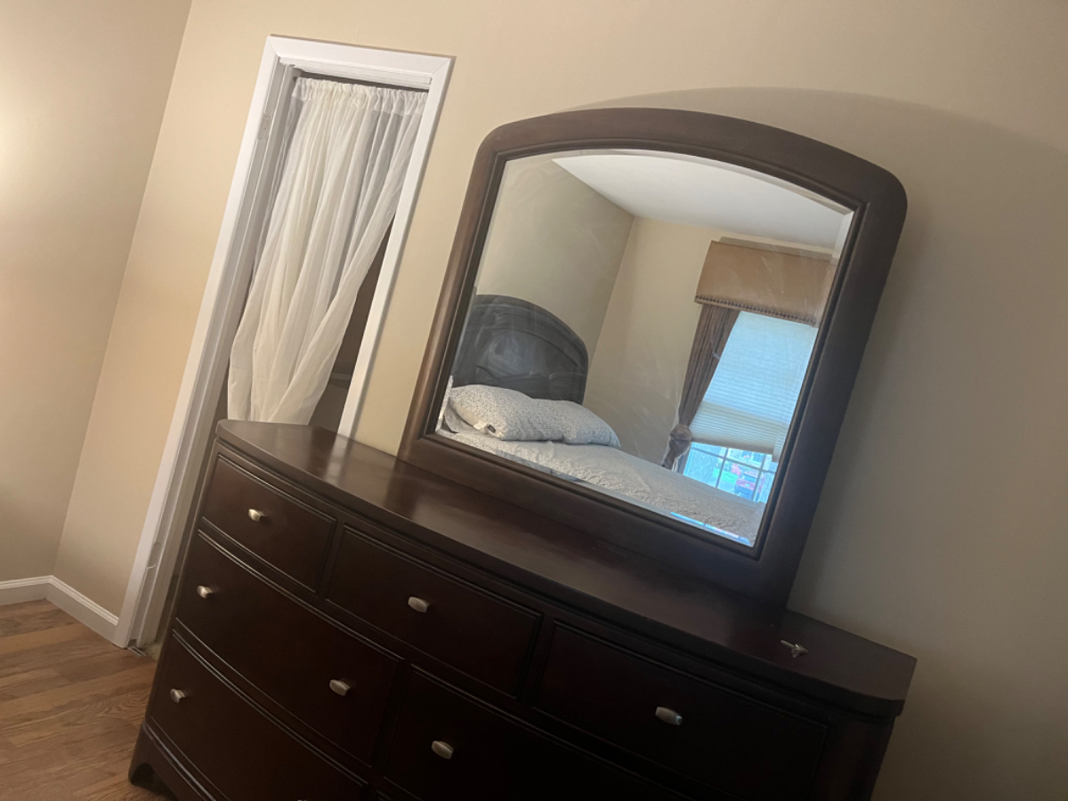 Quiet Townhouse near hospitals & Brookhaven national laboratory & close to major highway - Photo 1