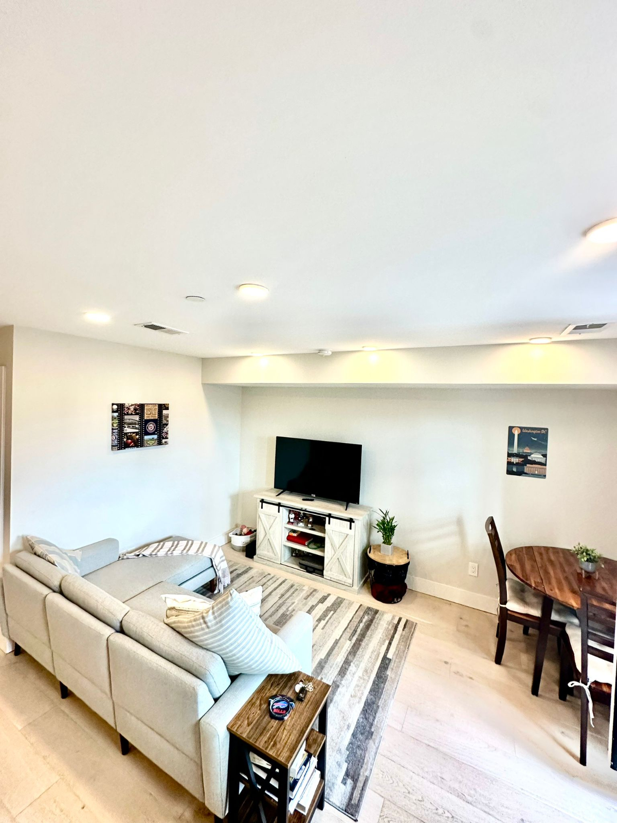 Beautiful Top Floor Condo with Private Balcony Near Meridian Hill Park - Photo 7