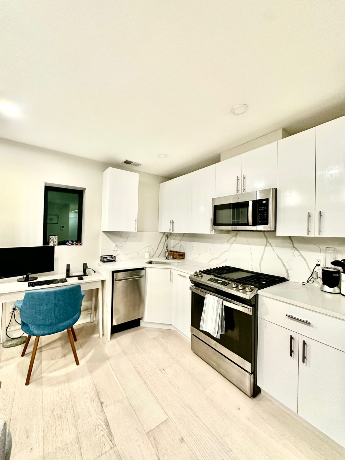 Beautiful Top Floor Condo with Private Balcony Near Meridian Hill Park - Photo 8