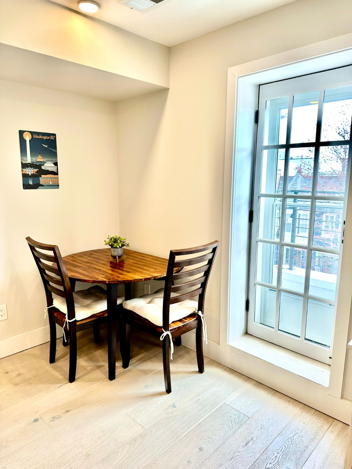 Beautiful Top Floor Condo with Private Balcony Near Meridian Hill Park - Photo 10