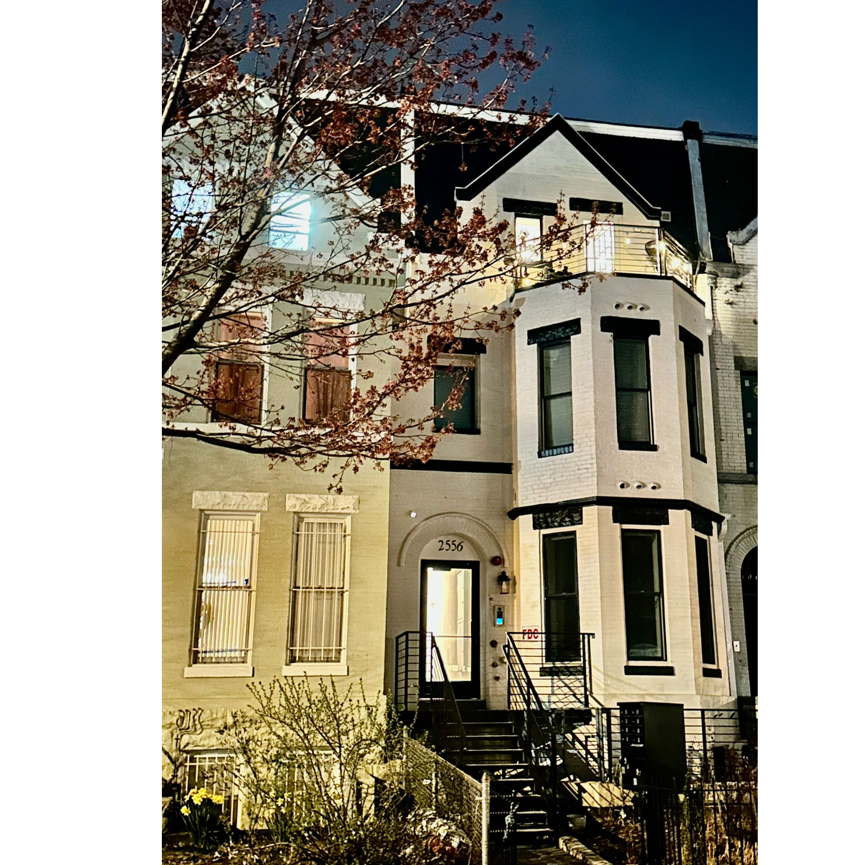 Beautiful Top Floor Condo with Private Balcony Near Meridian Hill Park - Photo 2