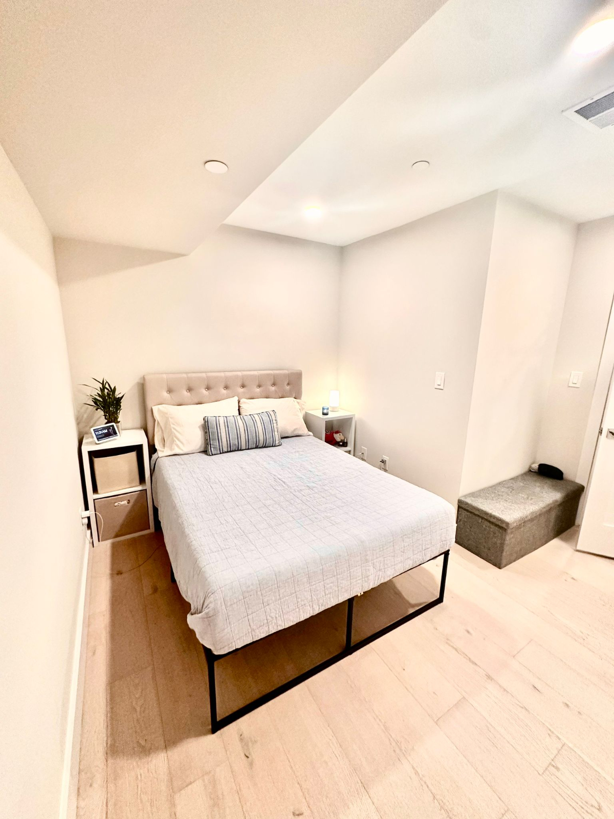 Beautiful Top Floor Condo with Private Balcony Near Meridian Hill Park - Photo 11