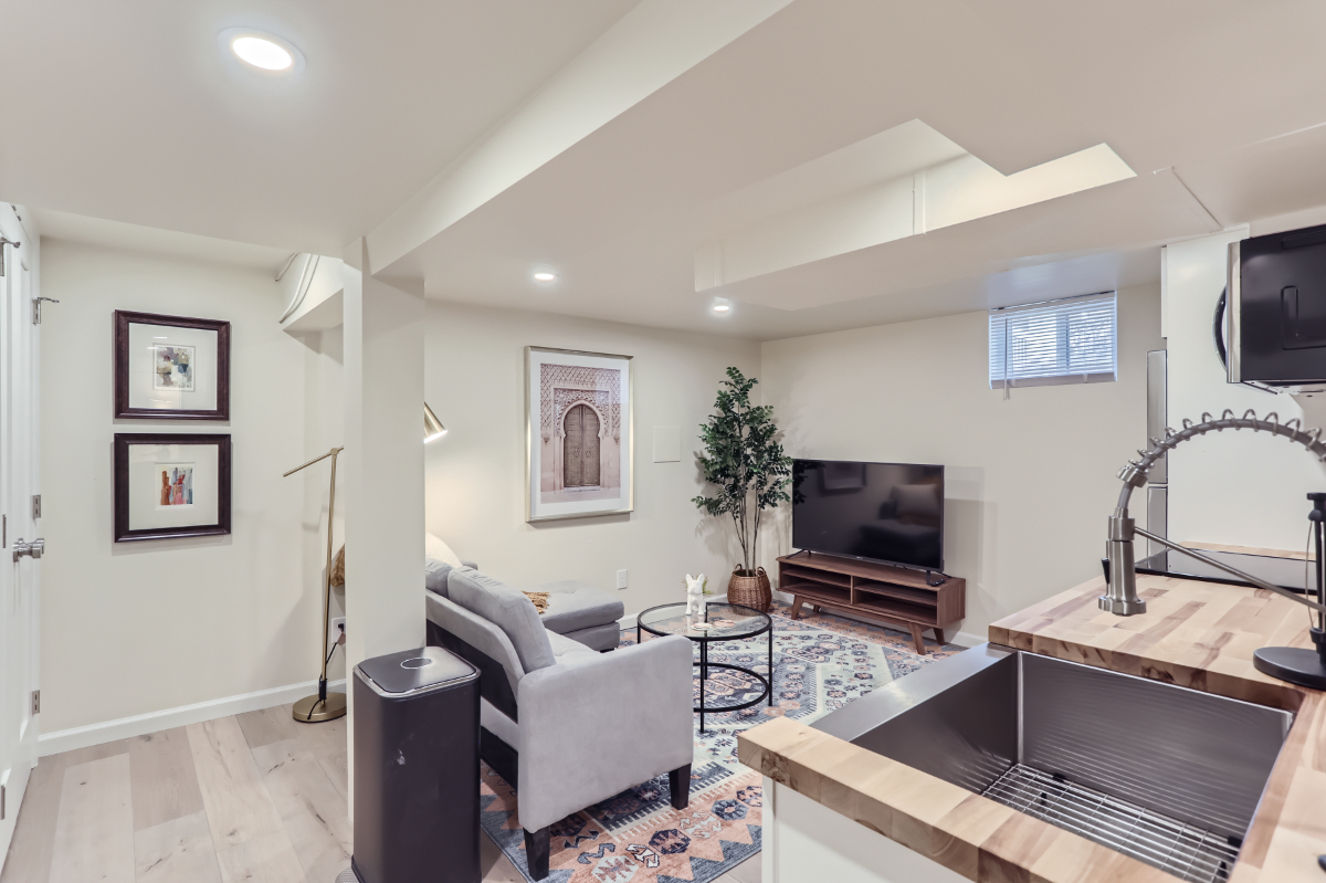 Luxury Short-Term Rental in Washington Park - Photo 8