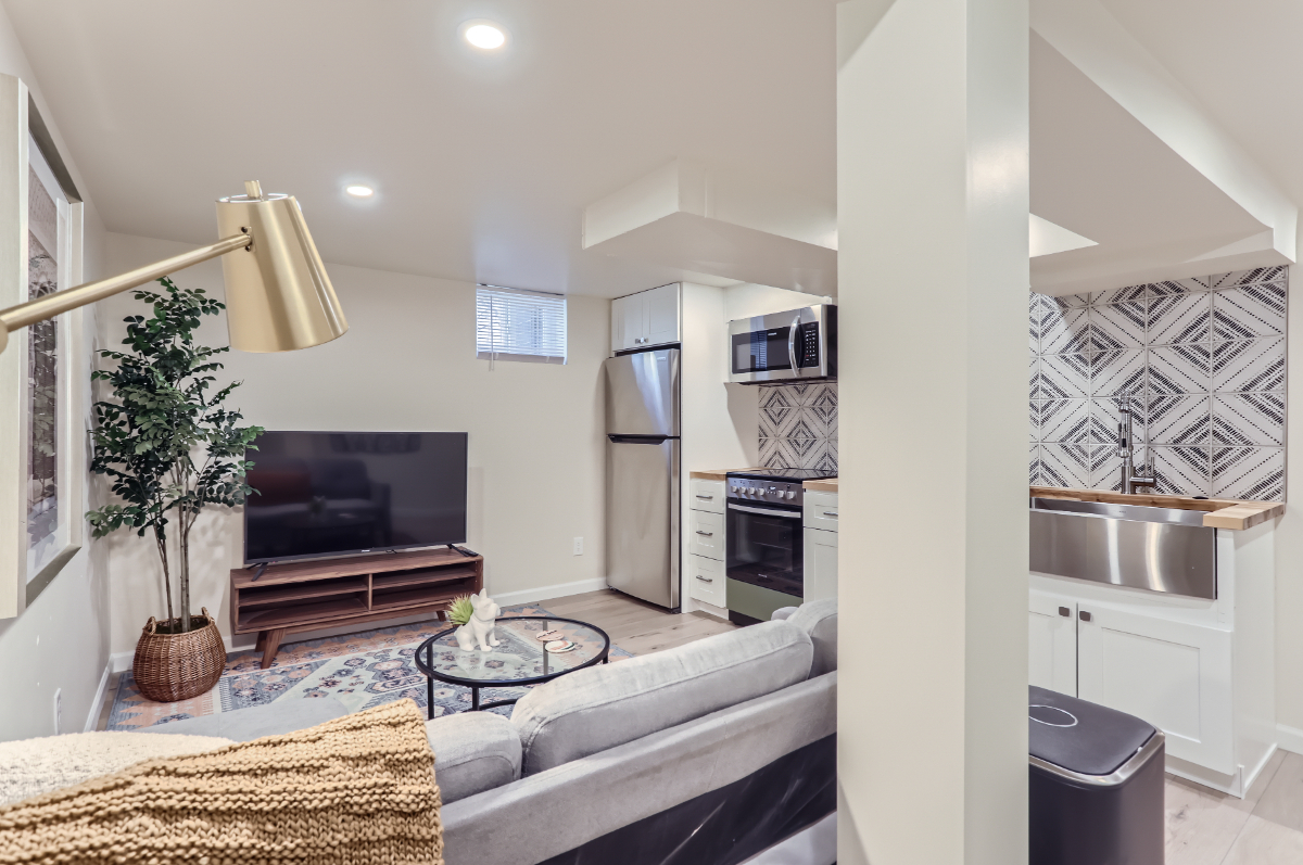 Luxury Short-Term Rental in Washington Park - Photo 9