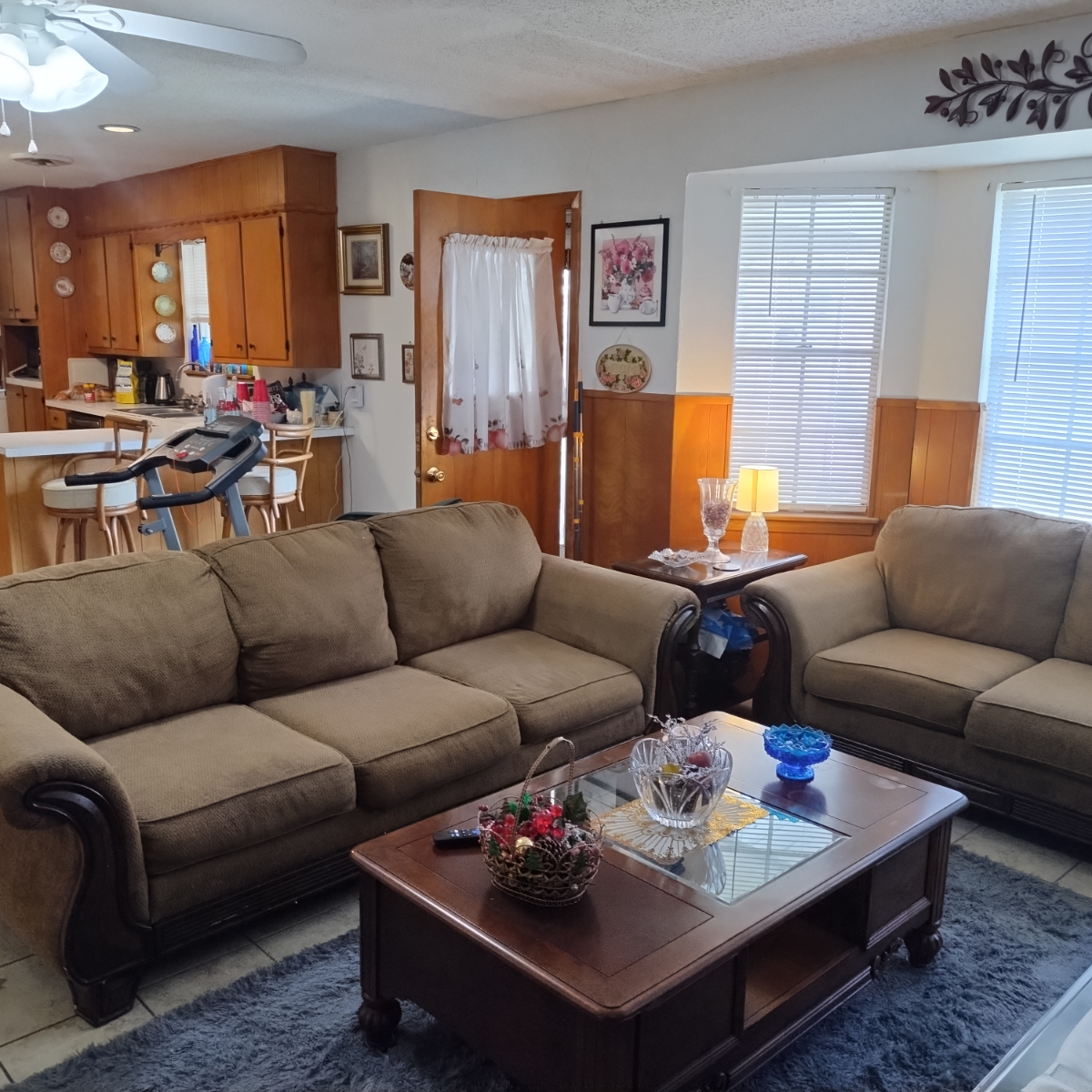 Cozy Retreat in Burleson, Texas - Comfort and Convenience Await in this Inviting Room fully furnishe - Photo 1