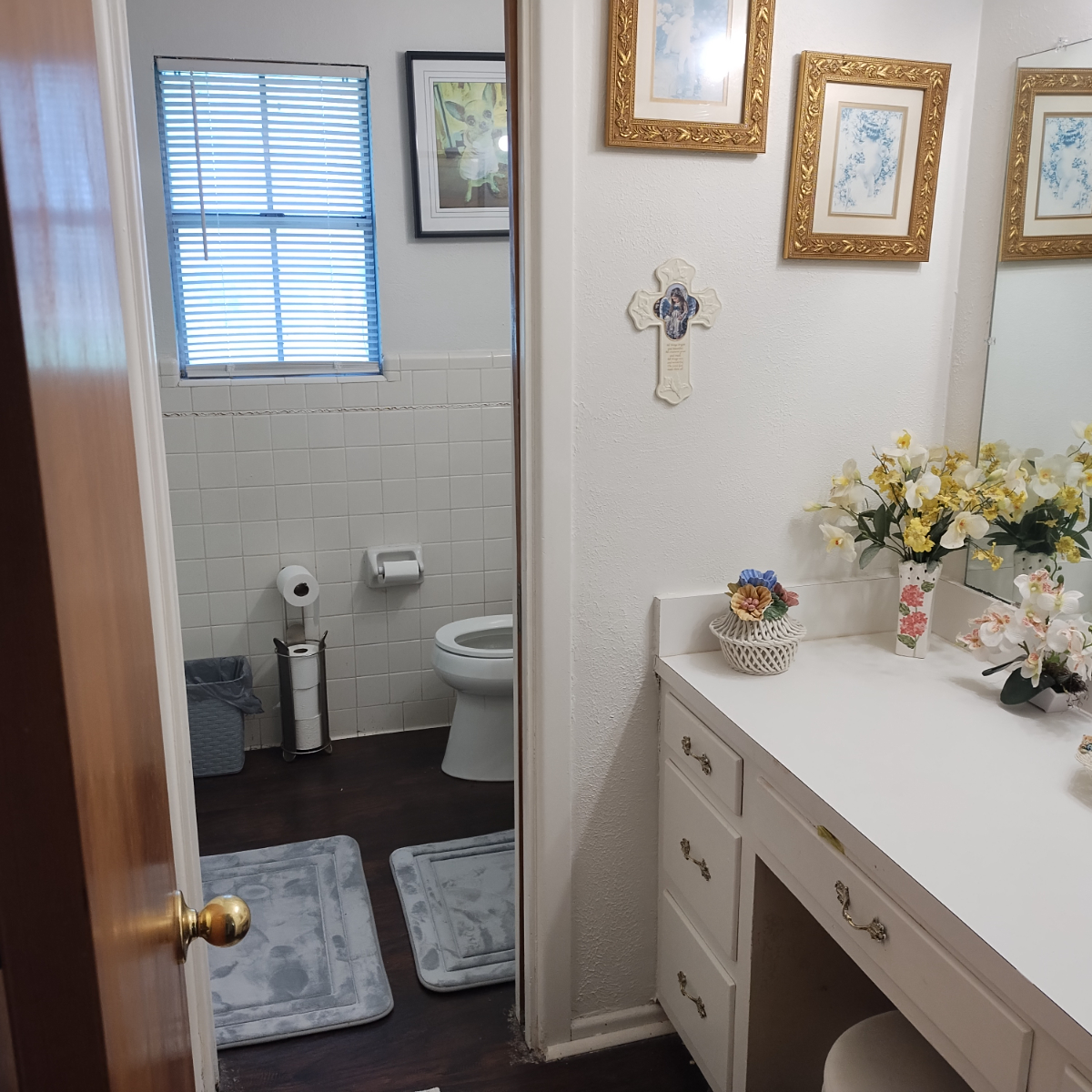 Cozy Retreat in Burleson, Texas - Comfort and Convenience Await in this Inviting Room fully furnishe - Photo 10