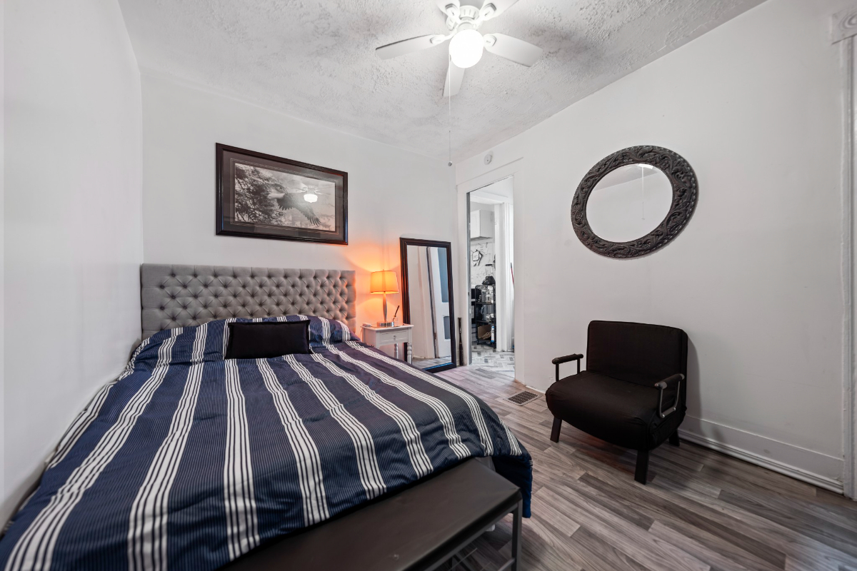 Quiet, cozy, studio for rent . Close to Strong Hospital,U/R,Downtown. 3 Buslines available. - Photo 2