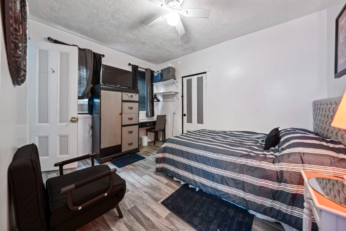 Quiet, cozy, studio for rent . Close to Strong Hospital,U/R,Downtown. 3 Buslines available. - Photo 3