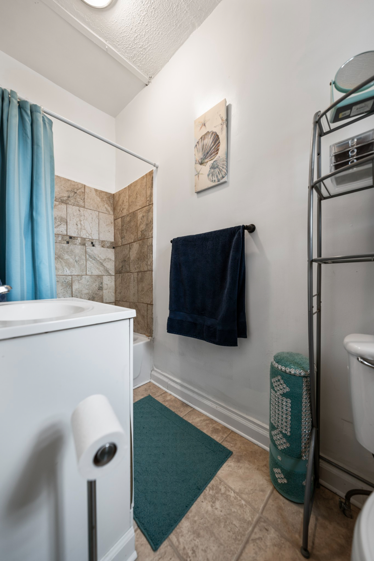 Quiet, cozy, studio for rent . Close to Strong Hospital,U/R,Downtown. 3 Buslines available. - Photo 4
