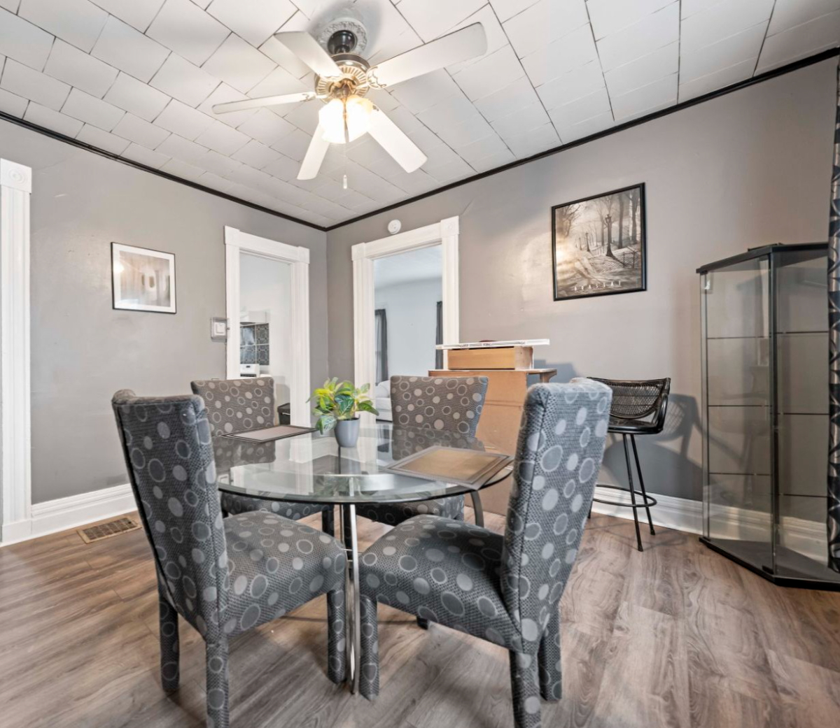 Quiet, cozy, studio for rent . Close to Strong Hospital,U/R,Downtown. 3 Buslines available. - Photo 5