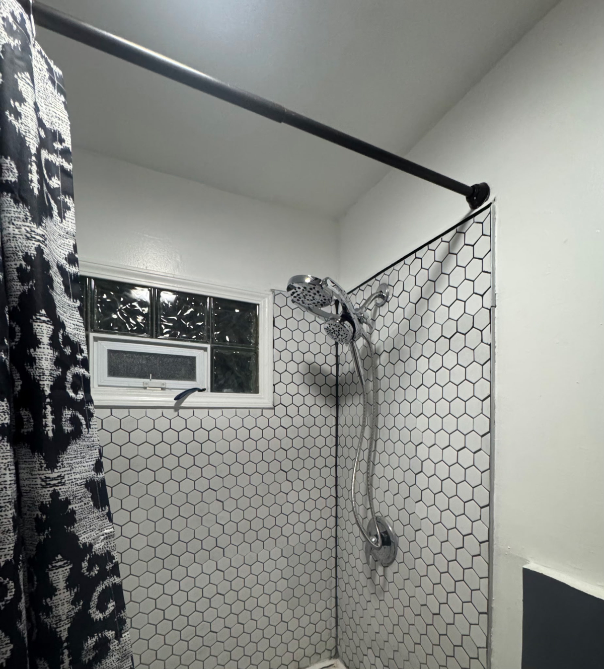 Quiet, cozy, studio for rent . Close to Strong Hospital,U/R,Downtown. 3 Buslines available. - Photo 6