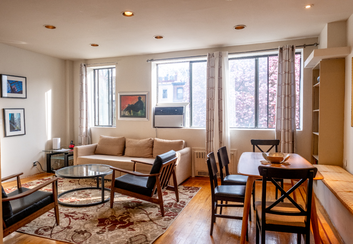 Stunning 2 Bedroom Apartment in Brooklyn - Comfortable Living, Modern Amenities, and a Great Neighbo - Photo 2