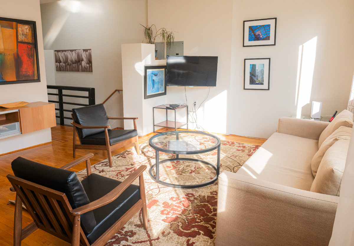 Stunning 2 Bedroom Apartment in Brooklyn - Comfortable Living, Modern Amenities, and a Great Neighbo - Photo 3