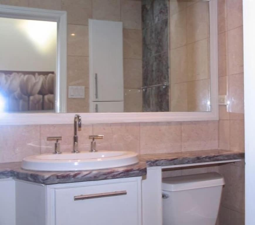 Stunning 2 Bedroom Apartment in Brooklyn - Comfortable Living, Modern Amenities, and a Great Neighbo - Photo 12
