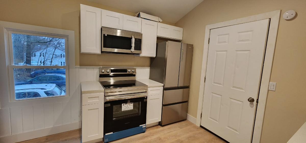 Newly renovated 1BR apartment in Philmont - FREE parking and close to Hudson/Colombia MemorialHospit - Photo 1