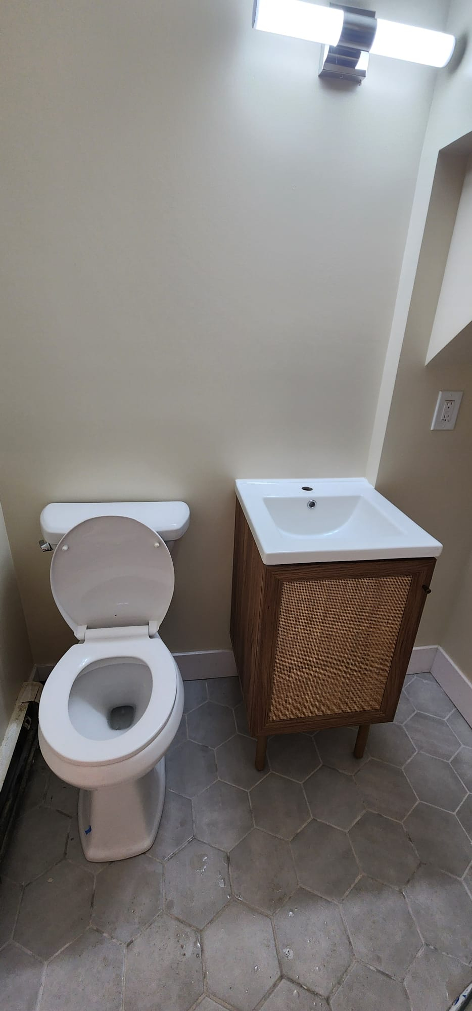 Newly renovated 1BR apartment in Philmont - FREE parking and close to Hudson/Colombia MemorialHospit - Photo 3