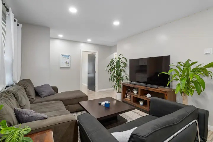 Amazing newly remodeled 4bed/2bath in PERFECT location to all San Diego - Photo 3