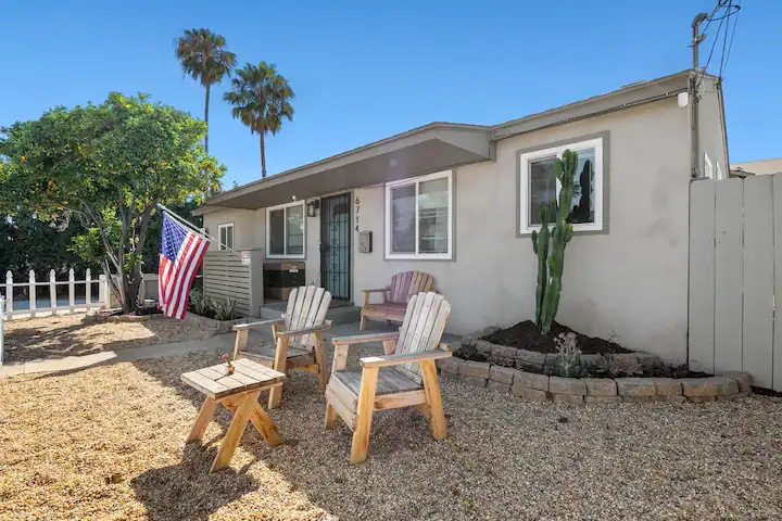 Amazing newly remodeled 4bed/2bath in PERFECT location to all San Diego - Photo 2