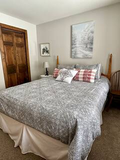 2 Bedroom 2 bath Sunrise Village Killington mountainside condo with resort amenities - Photo 5