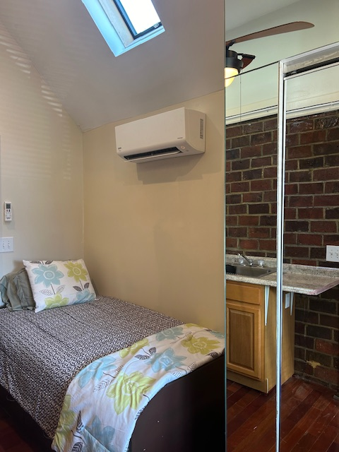 Beautiful and Convenient Compact Studio - Photo 8