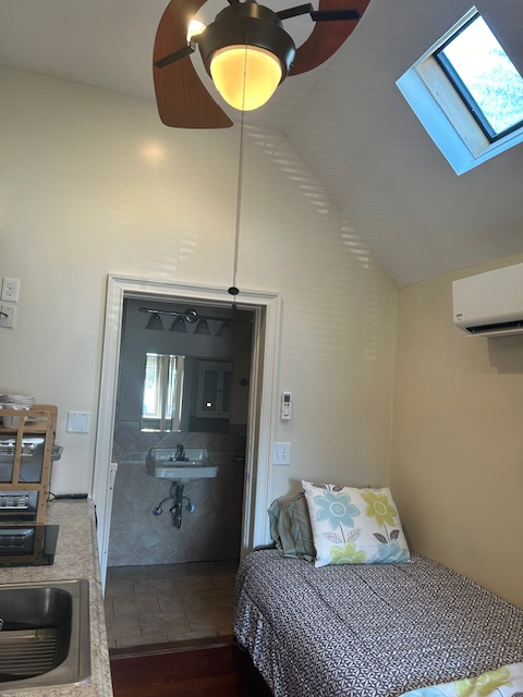 Beautiful and Convenient Compact Studio - Photo 6
